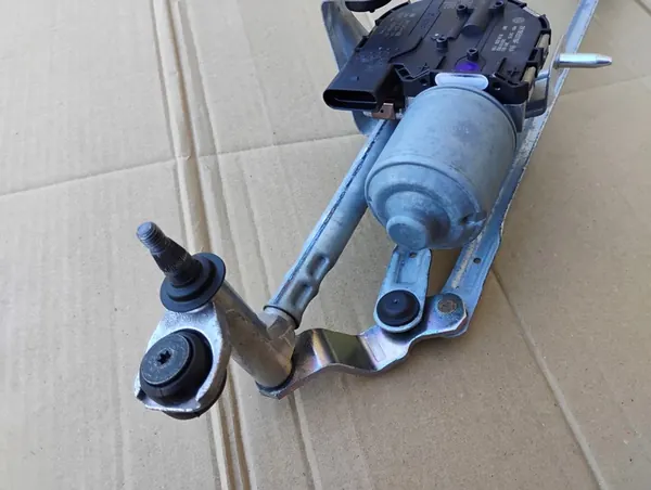 VW Caddy IV Pyyhkijämekanismi Etu OEM 2K1955119F image 4