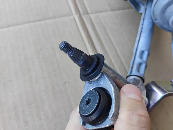 VW Caddy IV Pyyhkijämekanismi Etu OEM 2K1955119F image 5