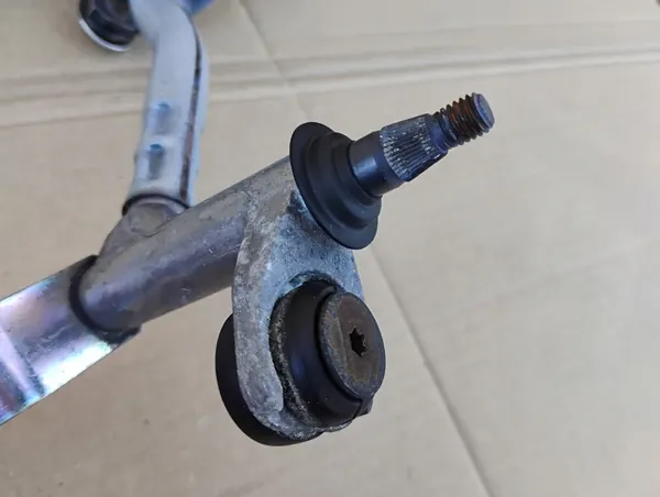 VW Caddy IV Pyyhkijämekanismi Etu OEM 2K1955119F image 7