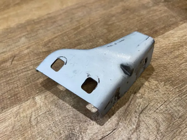Voorste spatbordbeugel Jaguar XE OEM GX73043B59AA image 2