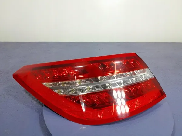 Mercedes E W207 Linker Achterlicht LED A2079060158 image 2