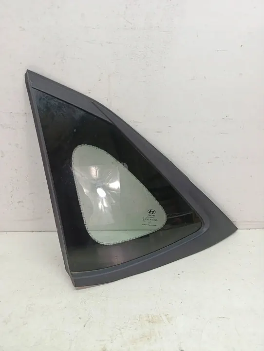 Hyundai i20 III Bakre Vänster Triangelglas OEM 87810Q0010 image 2