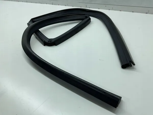 Joint de chambre moteur OEM HY3216C834AA Land Rover image 3