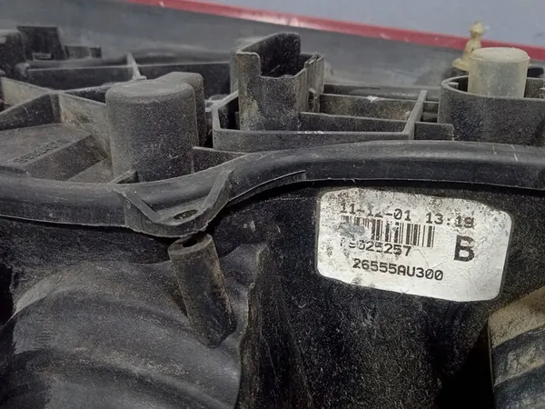 Nissan Primera P12 Sedán Faro Trasero Izquierdo 26555AU300 image 4