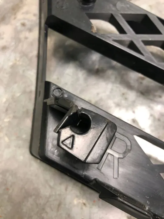 Grille de pare-chocs avant droite Mercedes C218 CLS A2188850753 image 5