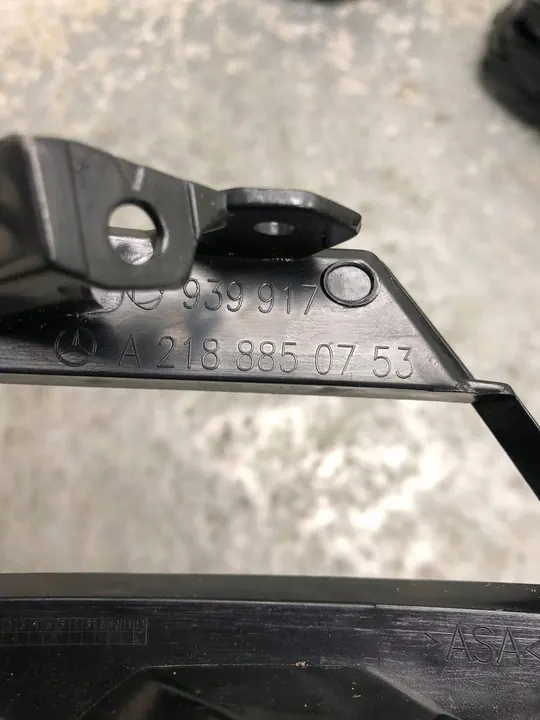 Grille de pare-chocs avant droite Mercedes C218 CLS A2188850753 image 6