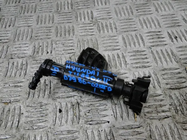 Ajovalopesuri vasen etu OEM D7986-02590 Hyundai Tucsonille image 4