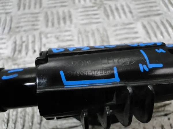 Ajovalopesuri vasen etu OEM D7986-02590 Hyundai Tucsonille image 6