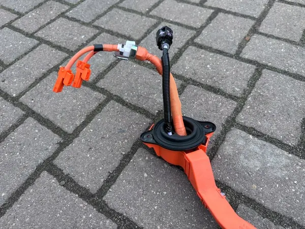 Kraftstoffleitung Toyota Yaris IV 1.5h Hybrid OEM 821H1-K0010 image 3