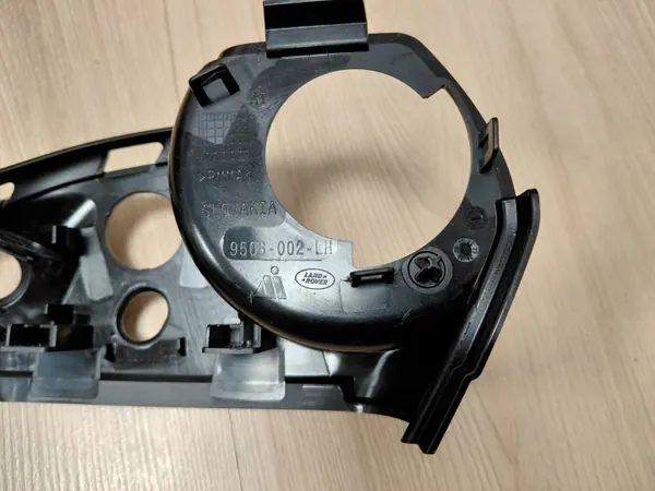 Land Rover Defender II Nedre Spegelskydd OEM image 4