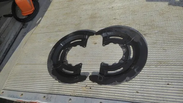 Renault Master III 2016 Hintere Bremsscheibenabdeckung OEM 411500007R image 2