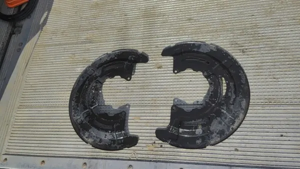 Renault Master III 2016 Hintere Bremsscheibenabdeckung OEM 411500007R image 3