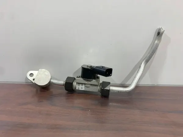 Soupape AC Cupra OEM 8R0260696B - Utilisée image 2