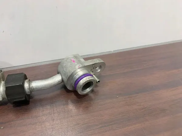Soupape AC Cupra OEM 8R0260696B - Utilisée image 3