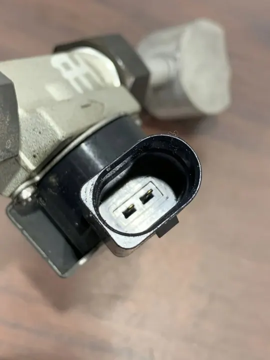 Soupape AC Cupra OEM 8R0260696B - Utilisée image 5
