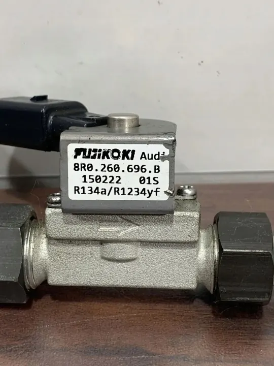 Soupape AC Cupra OEM 8R0260696B - Utilisée image 6