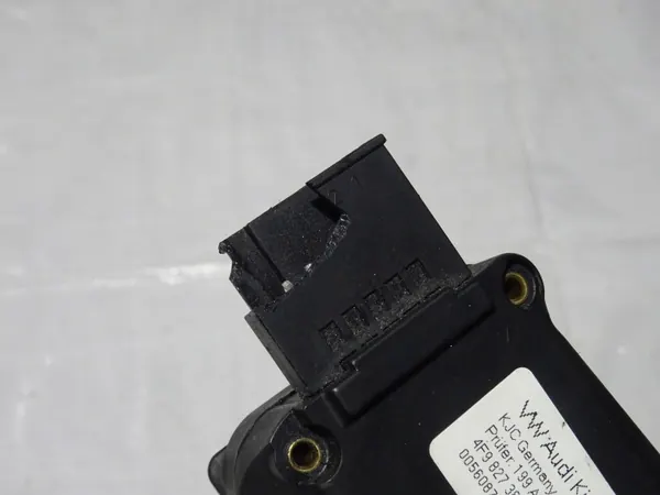 Puxador fechadura porta-malas OEM 4F9827383E Audi Skoda image 4