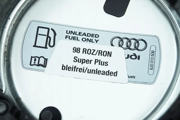 Tapa de combustible Audi TT 8J OEM 8J0010508 Usado image 5