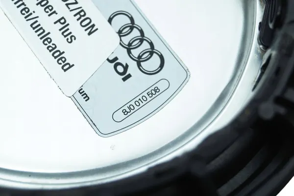 Tapa de combustible Audi TT 8J OEM 8J0010508 Usado image 6