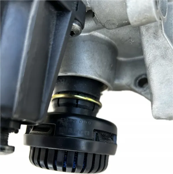 Sécheur d'air Scania OEM 1774598 - État utilisé image 5