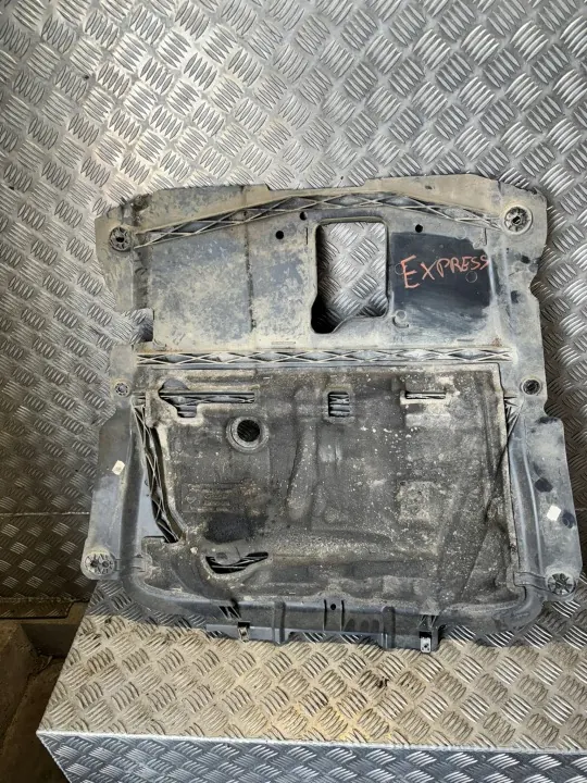 Moottorikansi OEM 758908552R Dacia:lle - Käytetty image 4