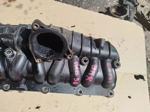Intake Manifold VW Touran 2.0 TDI 103kW 2009 image 3