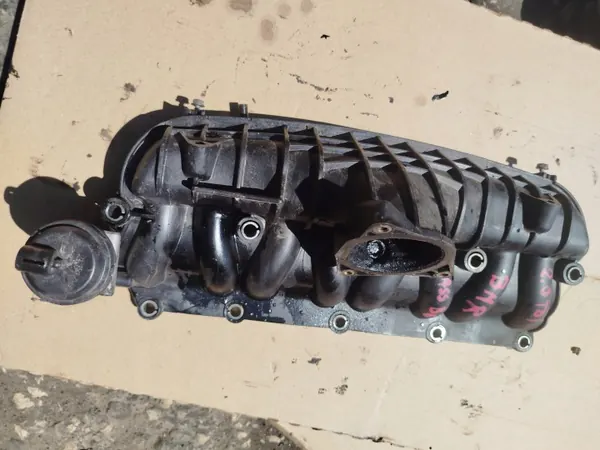 Intake Manifold VW Touran 2.0 TDI 103kW 2009 image 5