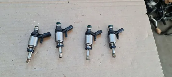 Q5 80A Iniettore di Carburante 2.0 TFSI 06A906036K image 2