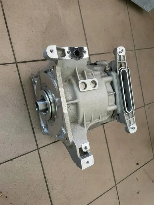 Motor Elétrico Dacia Spring OEM 4DB4B1D - Usado image 3