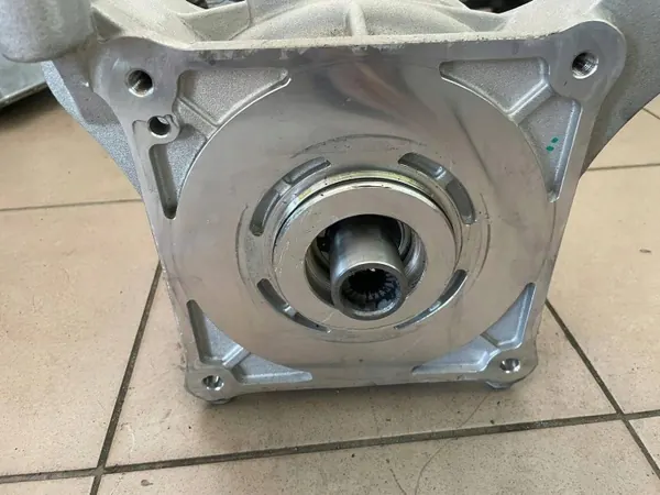 Motor Elétrico Dacia Spring OEM 4DB4B1D - Usado image 4