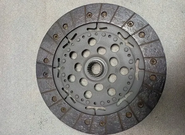 Disque d'embrayage Renault Laguna image 4