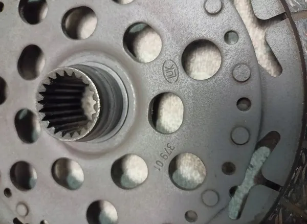 Disque d'embrayage Renault Laguna image 5