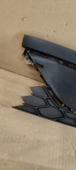 Framstötfångarens nedre galler VW Golf VII image 3