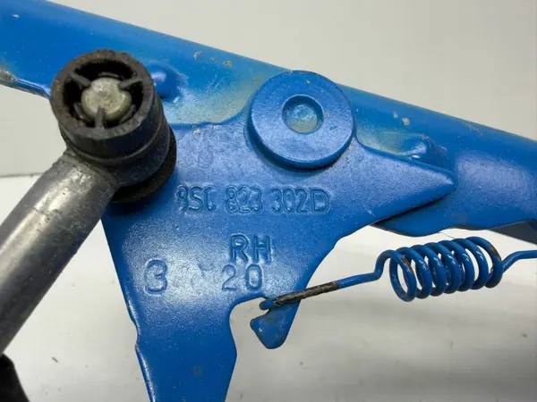 Audi TT motorkapscharnier rechterzijde OEM 8S0823823 image 7