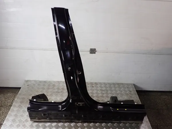 Oikea Pylväs BMW 118i F20 Post-Lift OEM 668 11368 image 2