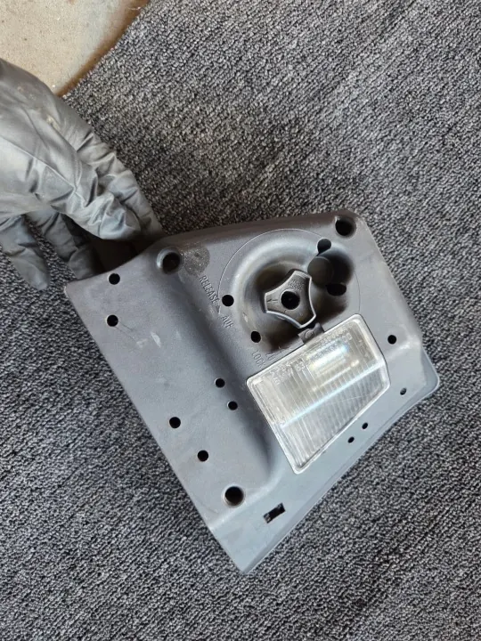 BMW E46 Sedan Lift Rechter Achterlampvoet OEM 6910534 image 2