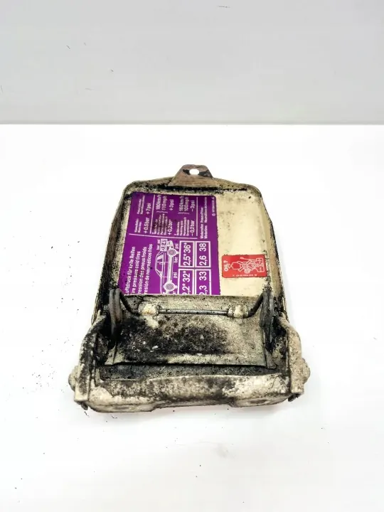 Polttoainesäiliön kansi OEM A1075841039 Mercedes SL R107 image 7