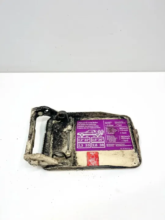 Polttoainesäiliön kansi OEM A1075841039 Mercedes SL R107 image 8