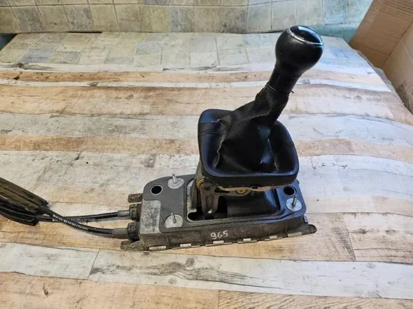 VW Vaihteiston mekanismi OEM 1K0711061A - Käytetty image 6