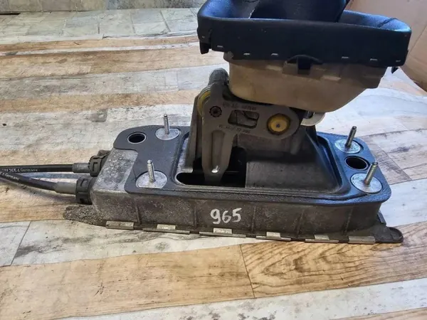 VW Vaihteiston mekanismi OEM 1K0711061A - Käytetty image 8