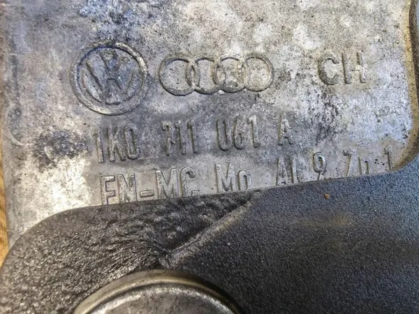 VW Vaihteiston mekanismi OEM 1K0711061A - Käytetty image 9