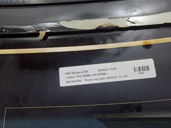 Skoda Octavia IV Takaovilasi OEM 5E6845049 image 4