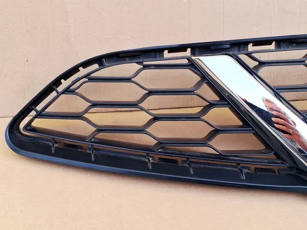 Nissan Micra K13 front grille 62310-3HN0A image 2