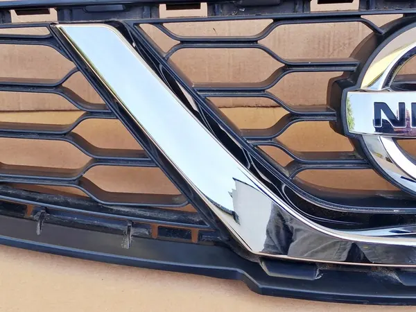 Nissan Micra K13 front grille 62310-3HN0A image 4