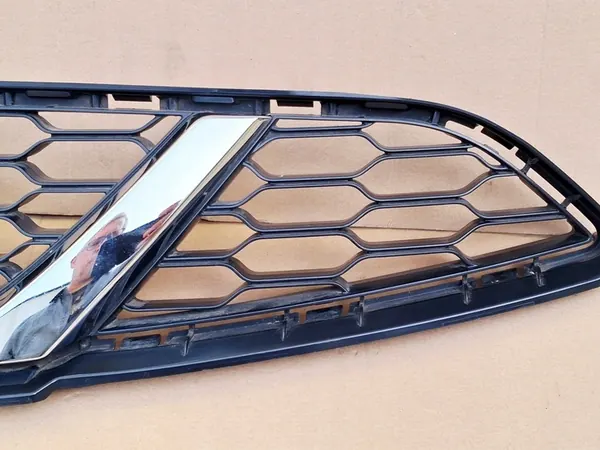 Nissan Micra K13 front grille 62310-3HN0A image 7