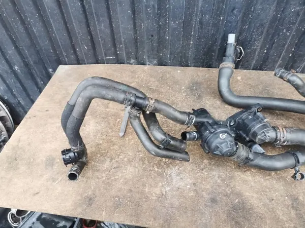 Manguera de termostato VW Golf V 1.6 FSI image 3