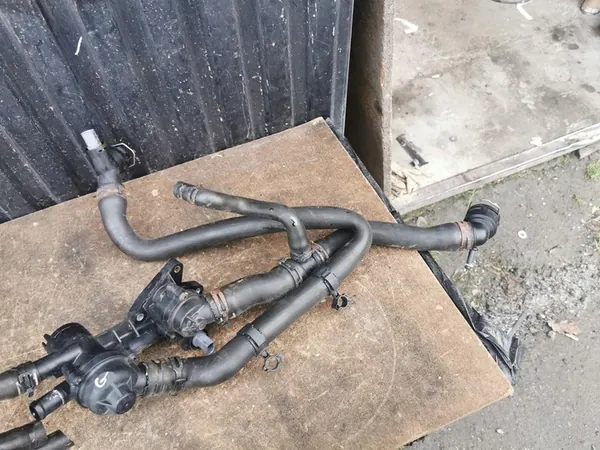 Manguera de termostato VW Golf V 1.6 FSI image 5