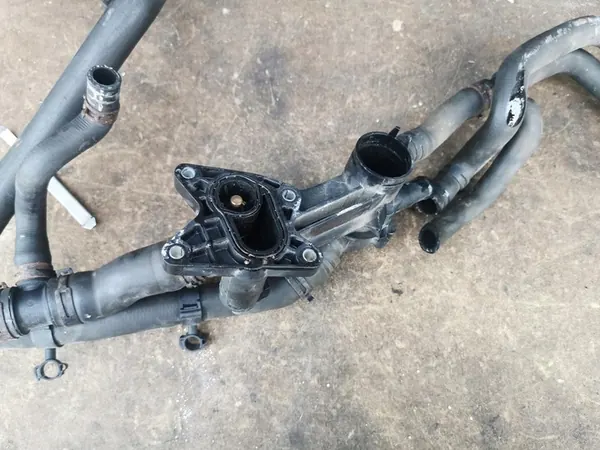 Manguera de termostato VW Golf V 1.6 FSI image 8