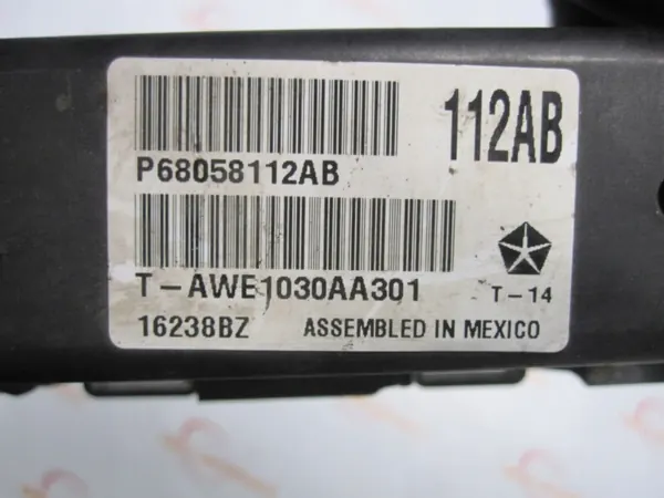 Jeep Patriot 2.4 relälåda OEM P68058112AB image 10