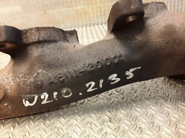 Mercedes-Benz E W210 Abgaskrümmer OEM 6111420001 image 3